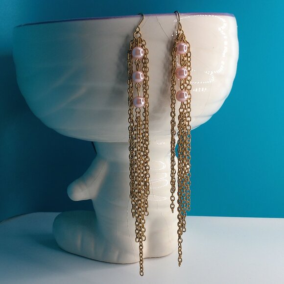 Pink pearl with fine chains dangle earrings - Picture 2 of 7